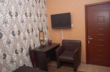 Dcove Hotel & Suites