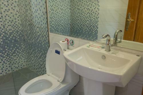 Hostal Precious House Guesthouse