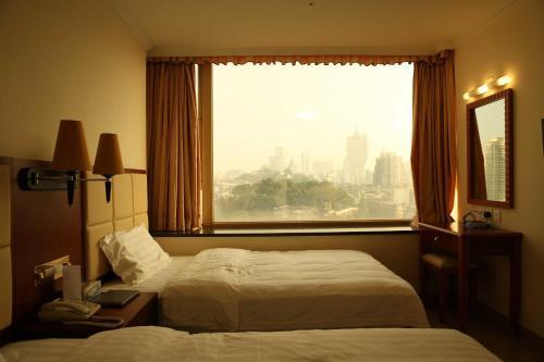 Grand Harbour Hotel