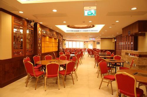 Grand Harbour Hotel