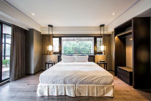 Hostal J Palace Residence