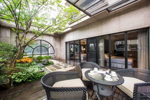 Hostal J Palace Residence