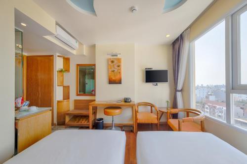 Queen's Finger Hotel