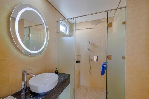 Queen's Finger Hotel