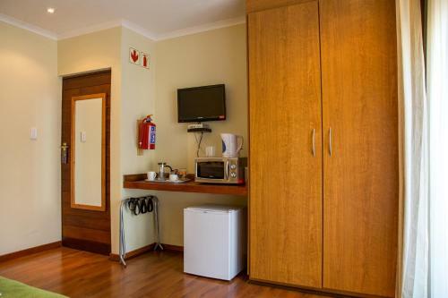 Hostal 37 On Charles