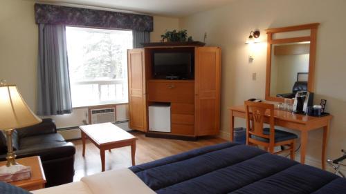 Pines Motel