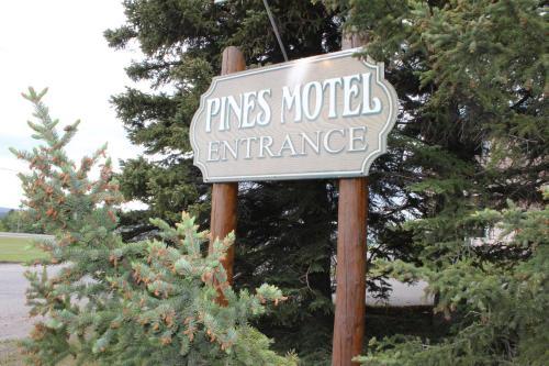 Pines Motel