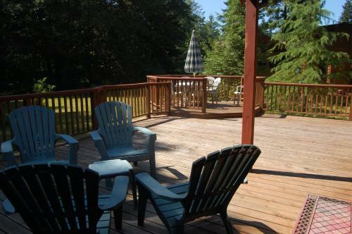 Mount Hood Village Premium Yurt 3