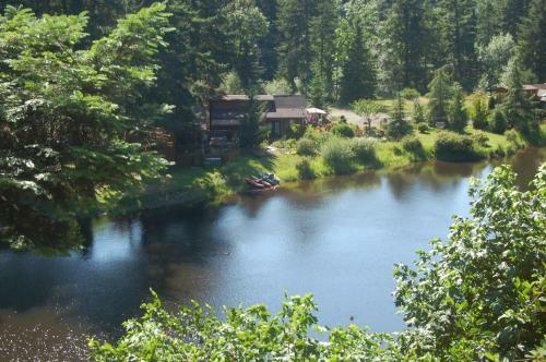 Mount Hood Village Premium Yurt 2