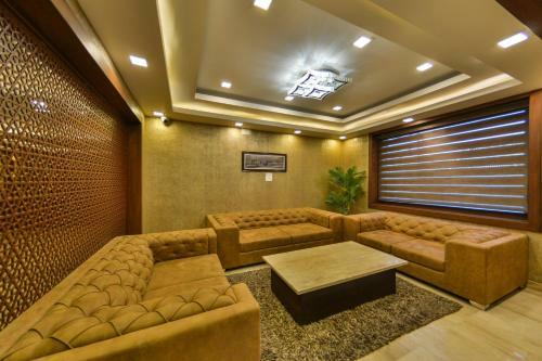 Hotel Clarks Inn Srinagar