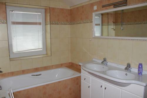 Hostal Jasmin Guest House
