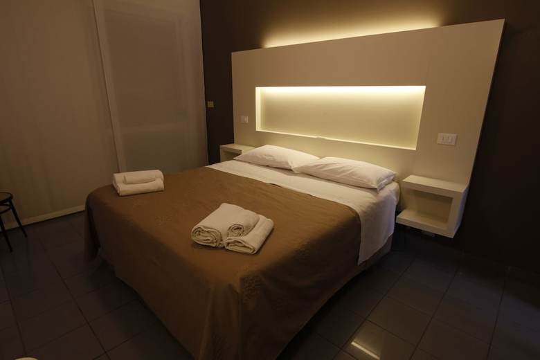 Hotel Desire'