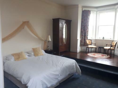 Hostal Castlemorris House