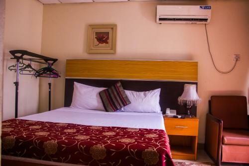 Hotel Deen Apartment Services