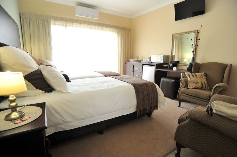 Hostal Sunset Manor Guest House