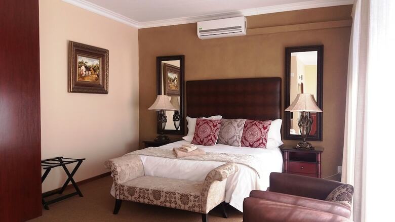 Hostal Sunset Manor Guest House
