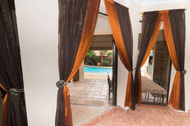 Hostal Sunset Manor Guest House
