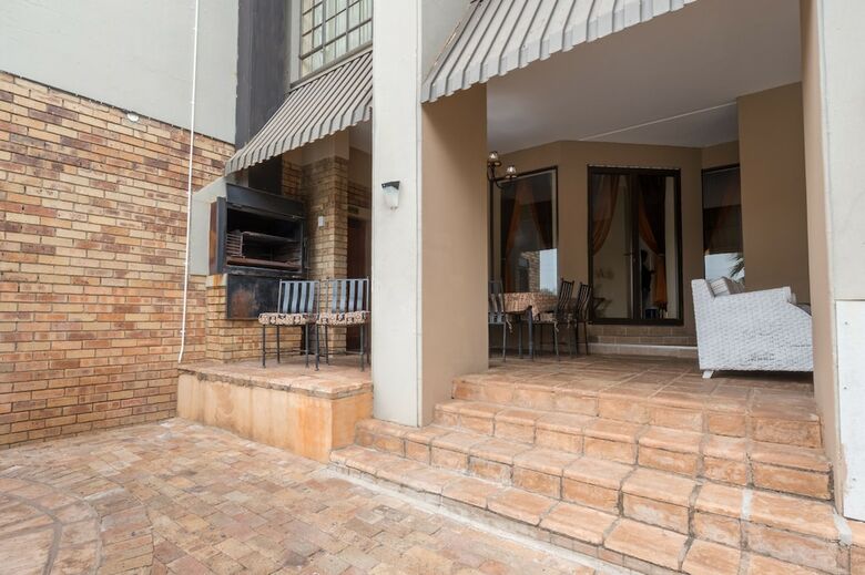 Hostal Sunset Manor Guest House