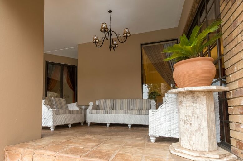 Hostal Sunset Manor Guest House