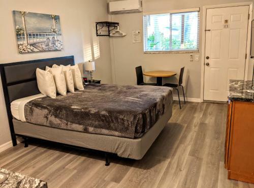 Johns Pass Beach Motel