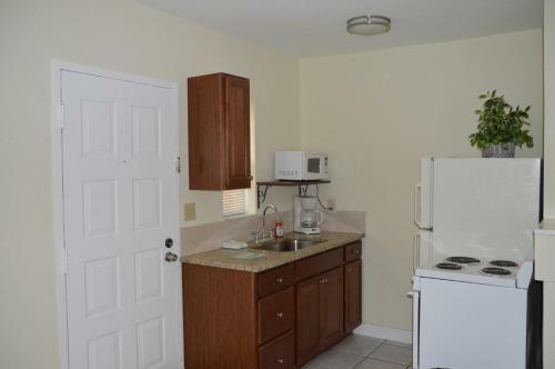Johns Pass Beach Motel