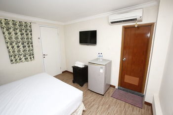 Hotel Reddoorz @ Lebak Bulus Raya 2