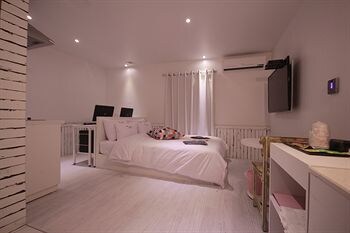 Hotel You, I In
