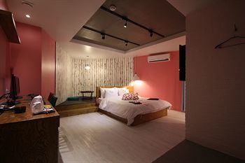 Hotel You, I In