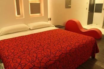 Auto Hotel Puente Grande