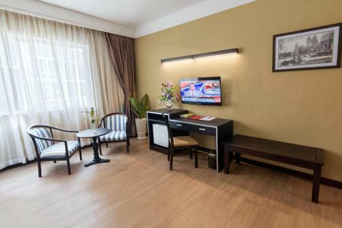 Paradise Hotel