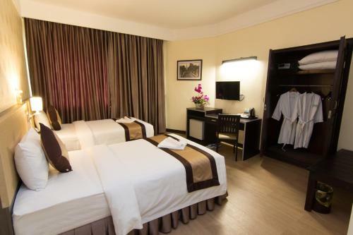 Paradise Hotel