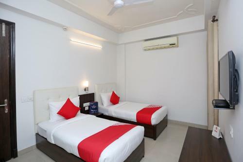 Hotel Oyo 8536 Azad Square