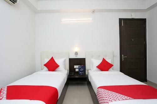 Hotel Oyo 8536 Azad Square