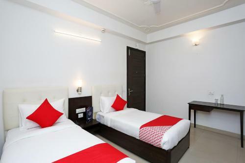 Hotel Oyo 8536 Azad Square