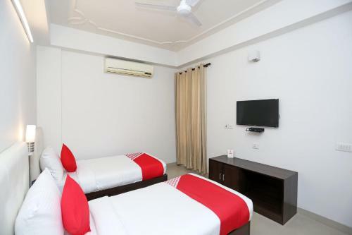 Hotel Oyo 8536 Azad Square