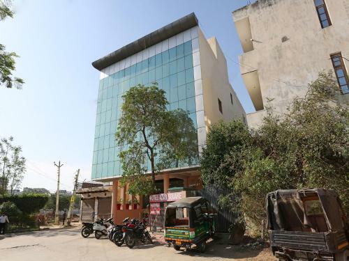 Hotel Oyo 8536 Azad Square