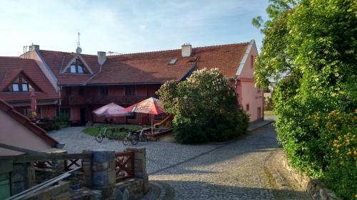 Hotel Bezm?rovsk� Dv?r Krom??�?
