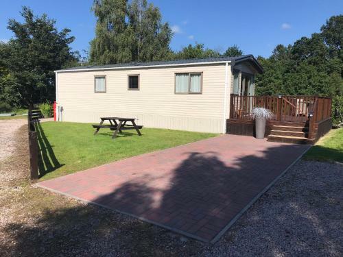 Riverbank Lodge