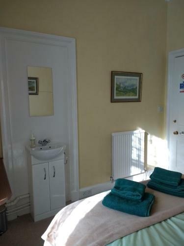 Hostal Lindores Guesthouse