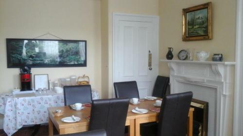 Hostal Lindores Guesthouse