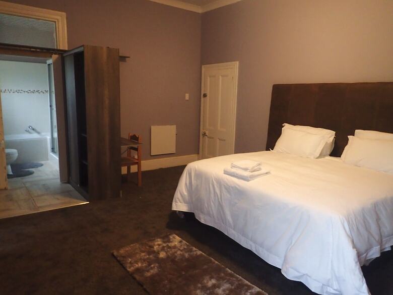 Hostal Silver Plum Bnb