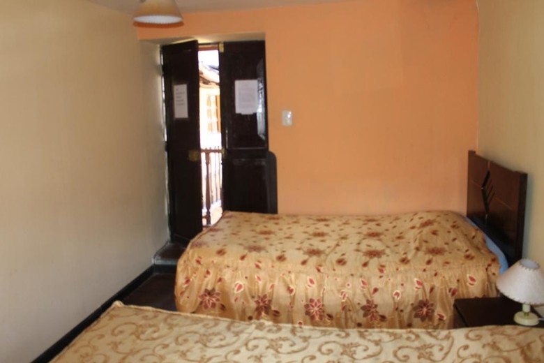 Robertos Hostel