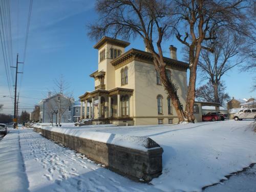 The Pepin Mansion Bed & Breakfast