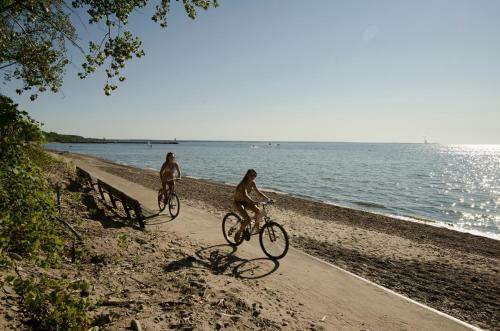 Brennan Beach Lakeview Park Model 2