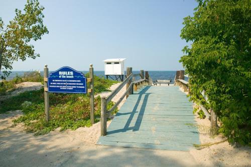 Brennan Beach Lakeview Park Model 8
