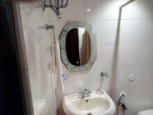 Hotel Regant Lake Village