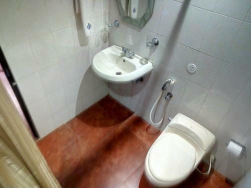 Hotel Regant Lake Village