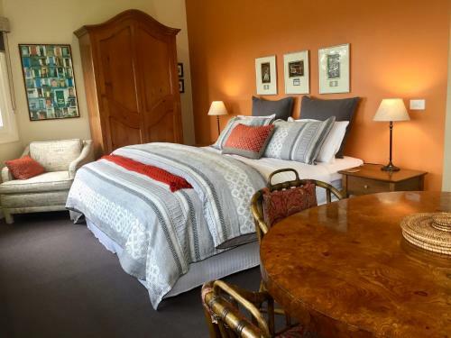 Bed & Breakfast Llarrinda