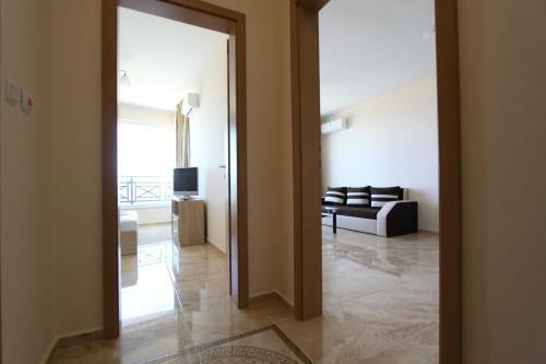 Golden Sea View Apartments