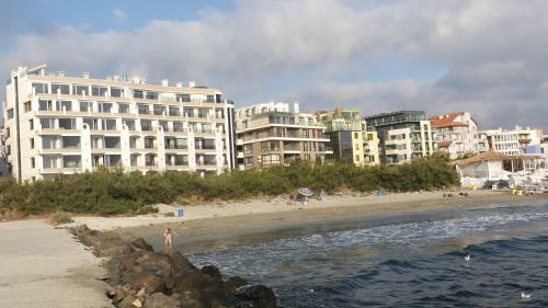 Golden Sea View Apartments
